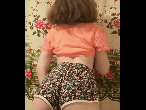 ❤️ Tânără sexy care se dezbracă de pantaloni scurți în fața camerei de filmat ❌ at ro.xxxner.ru ❌