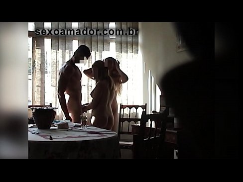 ❤️ Prietenii sexuali invită un bărbat uriaș și o partidă în trei cu el ❌ at ro.xxxner.ru ❌