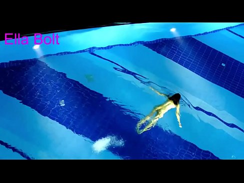 ❤️ Nu mă pot opri din privit, tânără blondă surprinsă înotând goală în piscina stațiunii ELLA BOLT ❌ at ro.xxxner.ru ❌